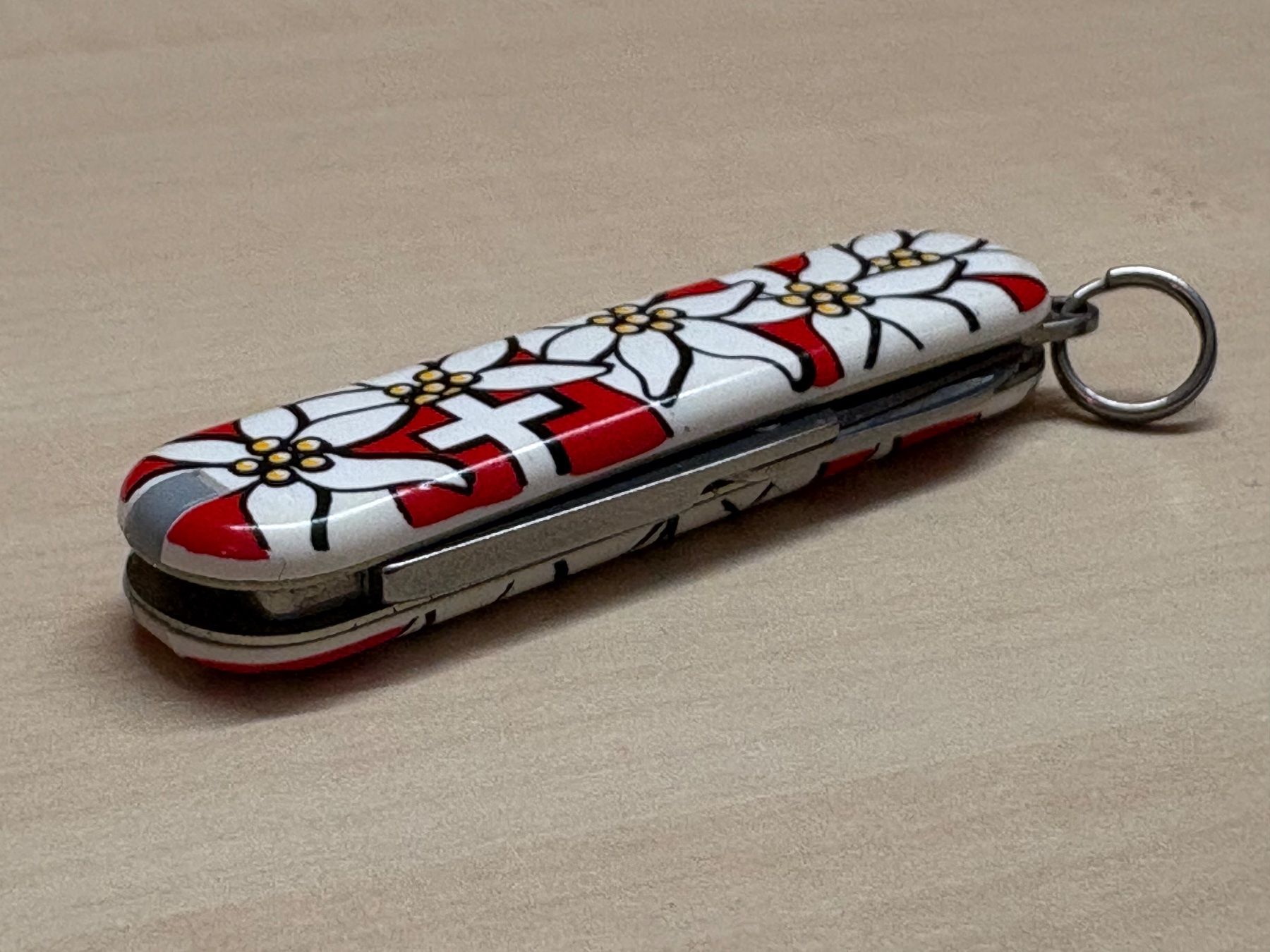 Victorinox Coltelli tascabile: Victorinox Classic SD Edelweiss – Usato da Rümligen venduto da Sibill 6