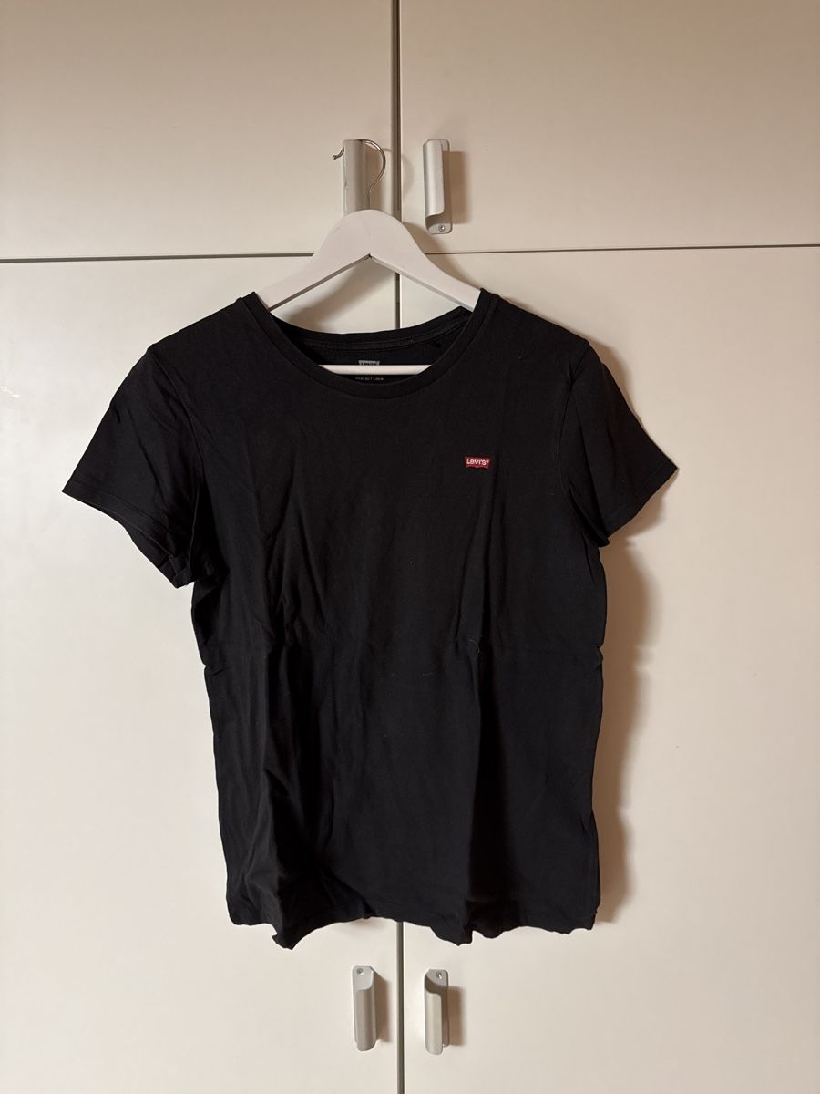 Levi's T-shirt: Levis T-Shirt – Usato da Muotathal venduto da sin_pdj6