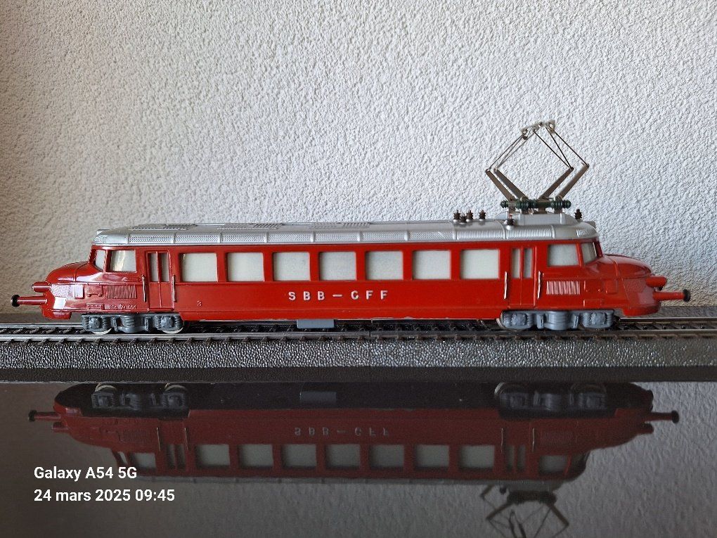 Hag Trains électriques: HAG HO. Flèche rouge SBB - CFF RCe 2/4, avec boite – D'occasion à Saxon par flicfloc 1