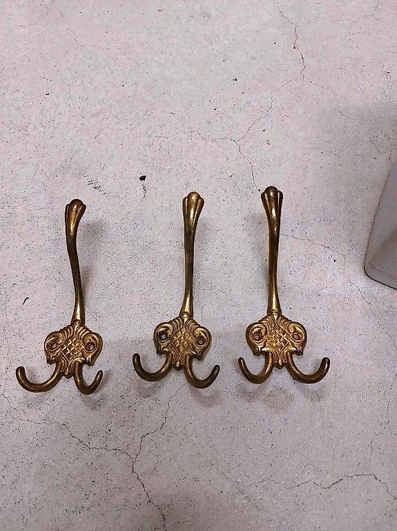 Guardaroba: Antike Doppel-Garderobenhaken aus Messing – Usato da Zug venduto da Karolina0 1