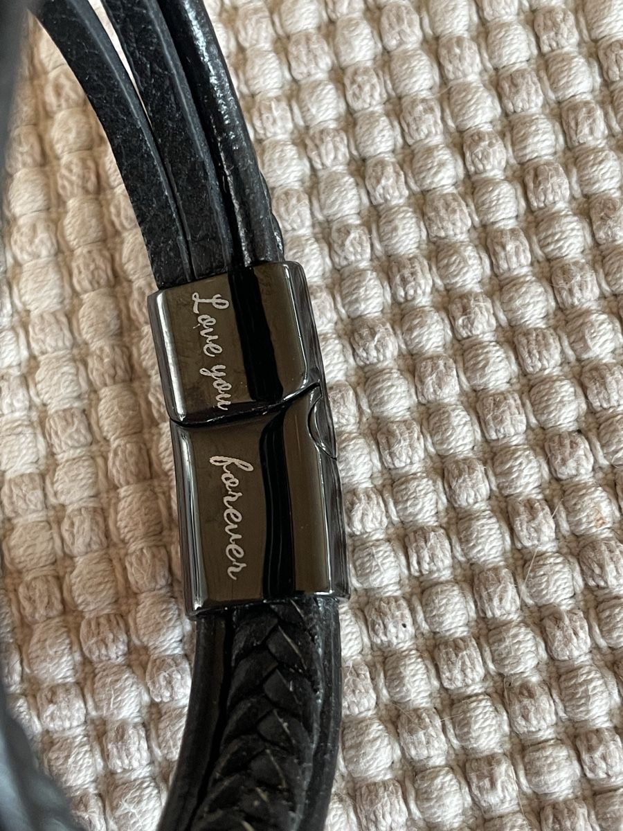 Bracciali & Braccialetti: Armband mit Kreuz, aus Leder – Usato da Rümlang venduto da euqinom16 2
