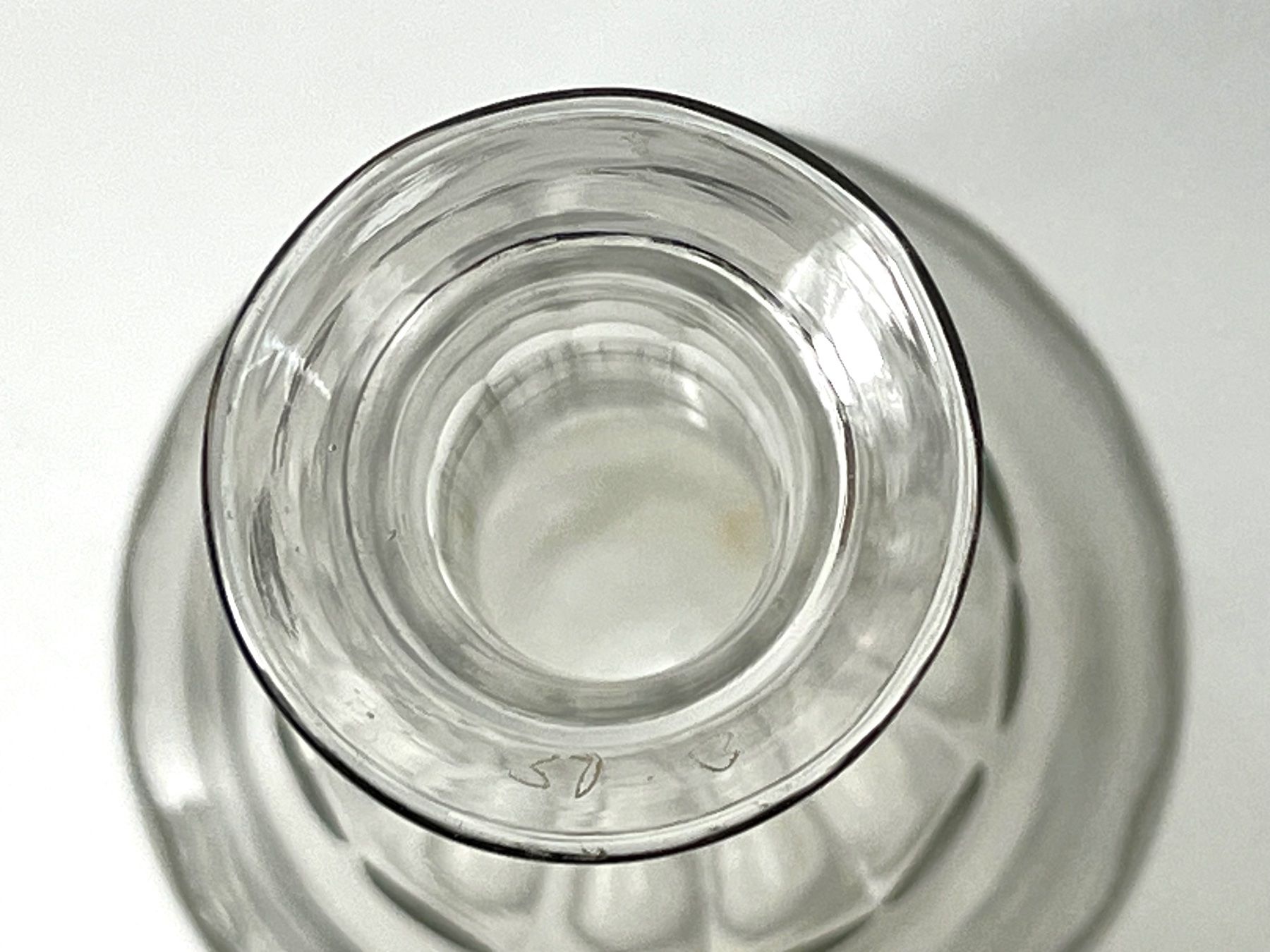 Caraffe: Glas Karaffe mit einem spitzen Stopfen ca 37 cm Höhe – Usato da Zürich venduto da Arche_Brockenhaus 6