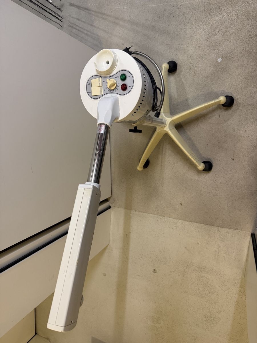 Cura del viso: Professioneller Gesichtsdampfer – Usato da Wiesendangen venduto da Taison93 1