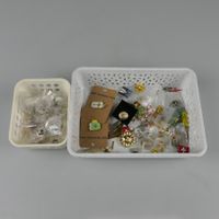 Sammlung verschiedener Anstecknadeln