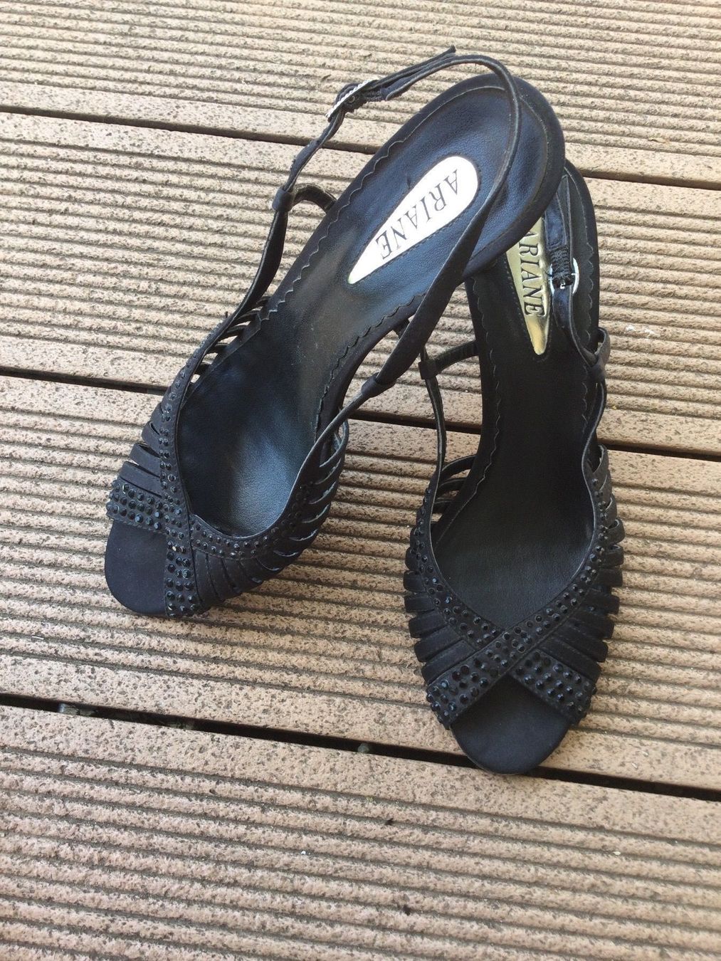 Scarpe da donna: Sandalettes noires satinées avec strass – Usato da Agiez venduto da chouchanelle 5