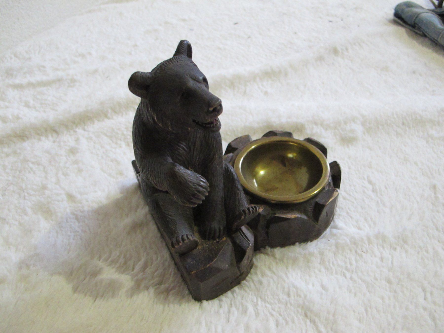 Figurines: Brienzer Bär Mit Aschenbecher Wunderschöne Fein Geschnitzter – D'occasion à Altnau par SwissGoldTime