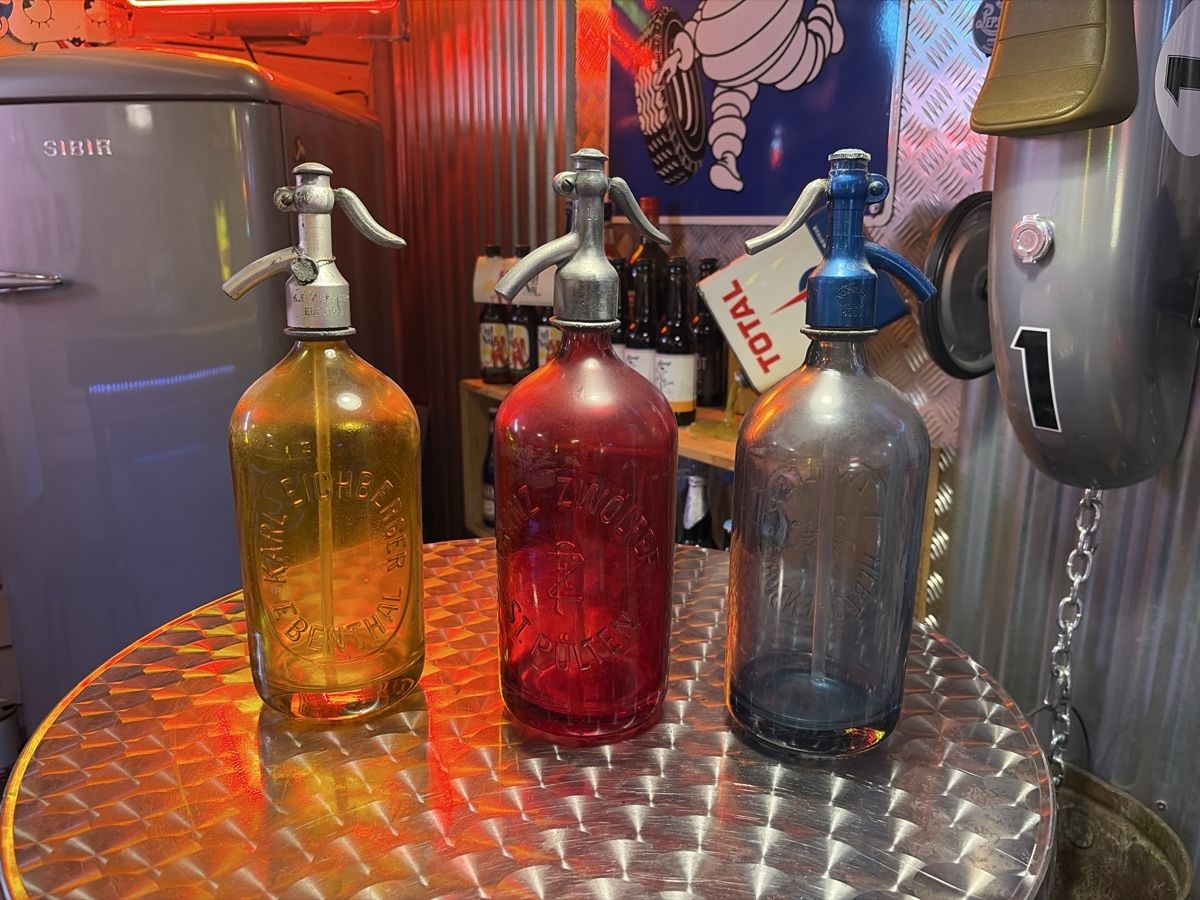 Bicchieri: À vendre un lot de 3 siphons en verre  – Usato da Biel/Bienne venduto da Rieuse
