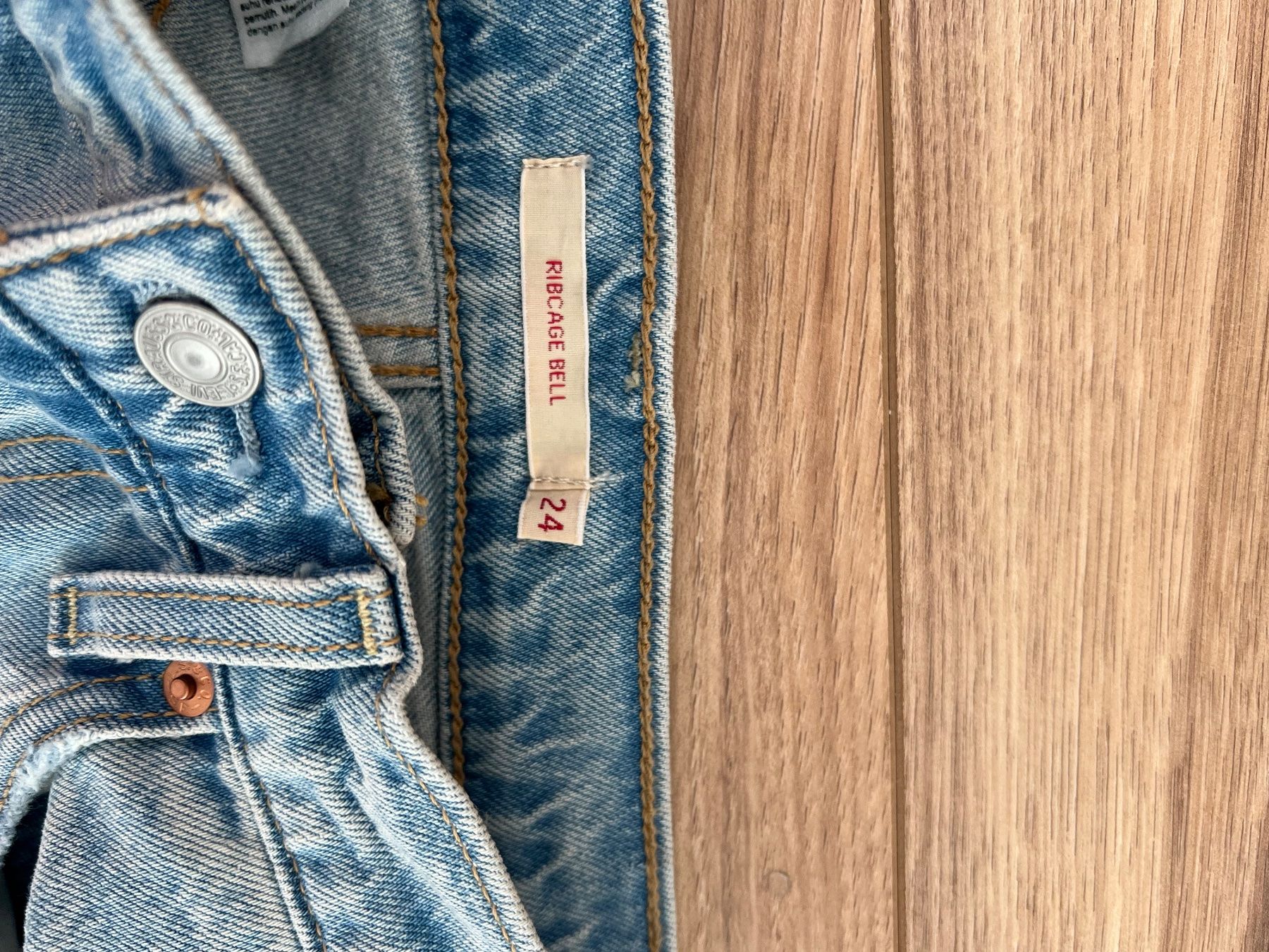 Levi's Jeans: Levis Ribcage Bell jeans 24/30 – Usato da Arzier Le Muids venduto da oma_w5bq 2