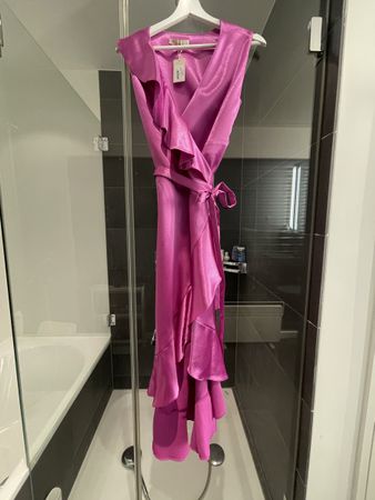 New Maje wrap-dress in silky fuchsia color