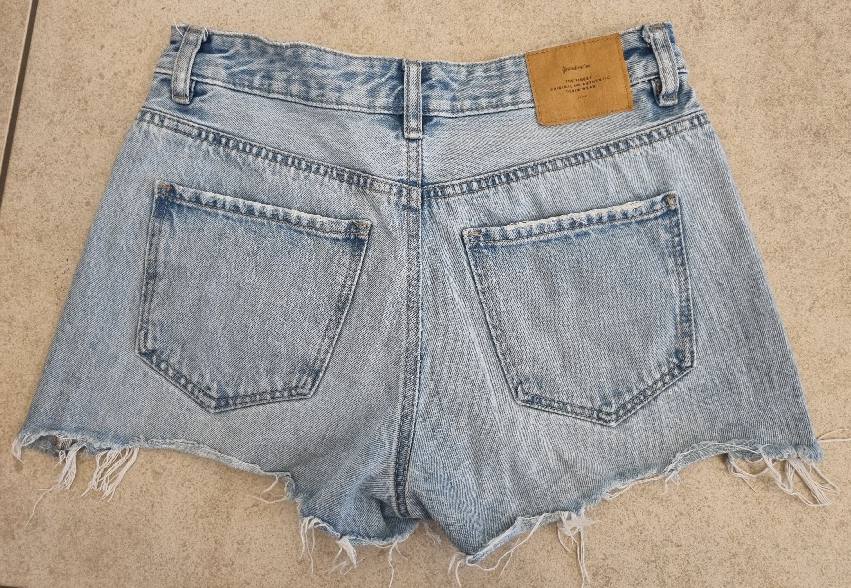 Stradivarius Jeans: Jeans Shorts Stradivarius hellblau Grösse 34  – Gebraucht aus Möriken AG von mohnsame2 3