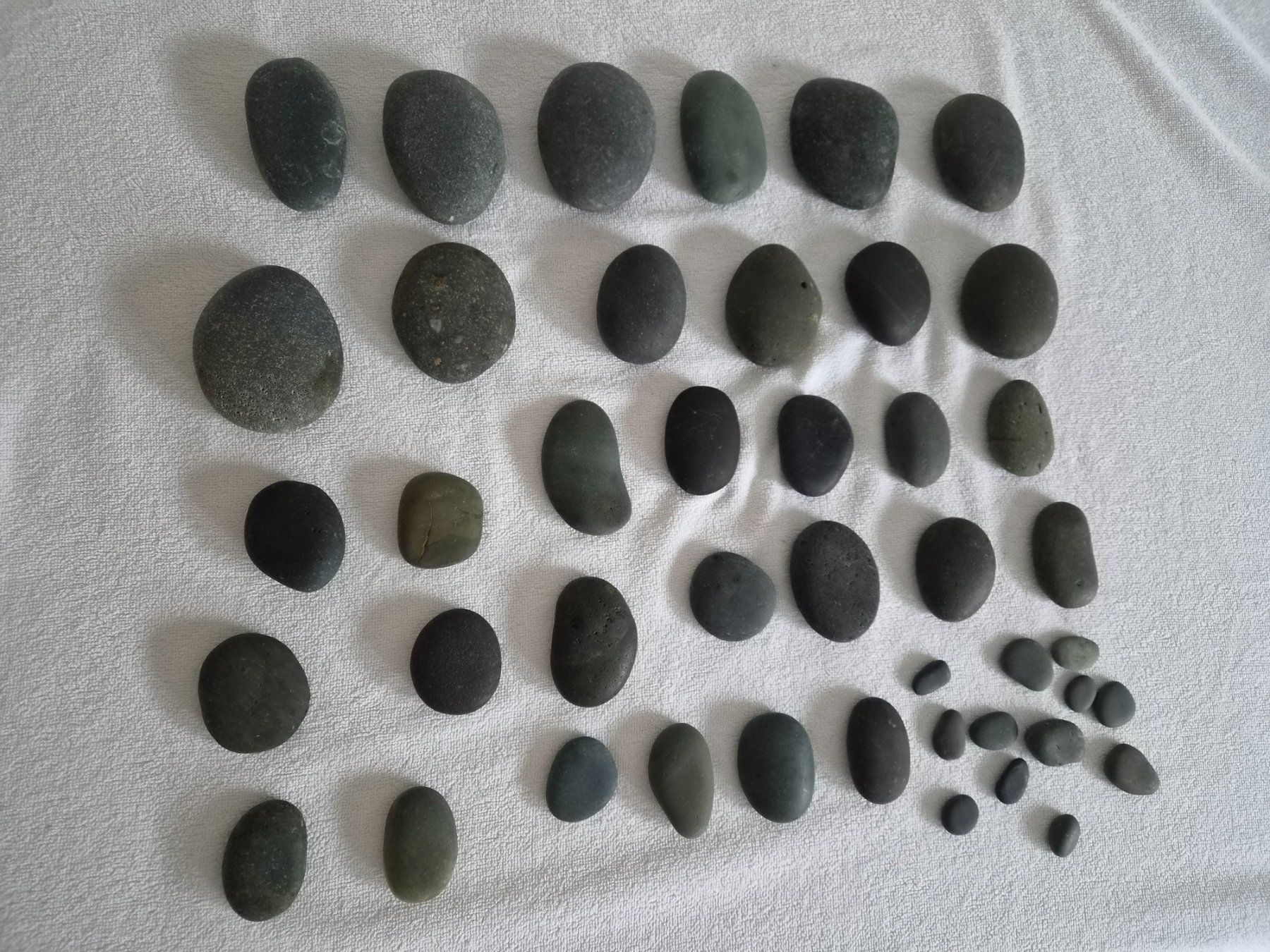 Minerali & Pietre curative: Steine für Hot Stone Massage – Usato da Oberurnen venduto da inf_9rpr