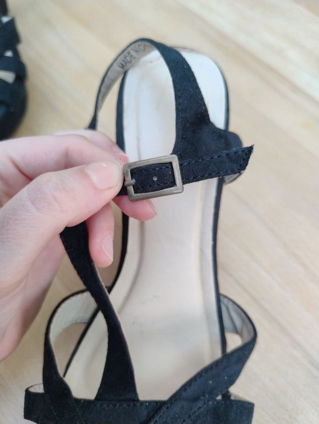 Damenschuhe: Schwarze Plateau Sandaletten Grösse 37 – Gebraucht aus Kirchberg BE von lauraflu 2