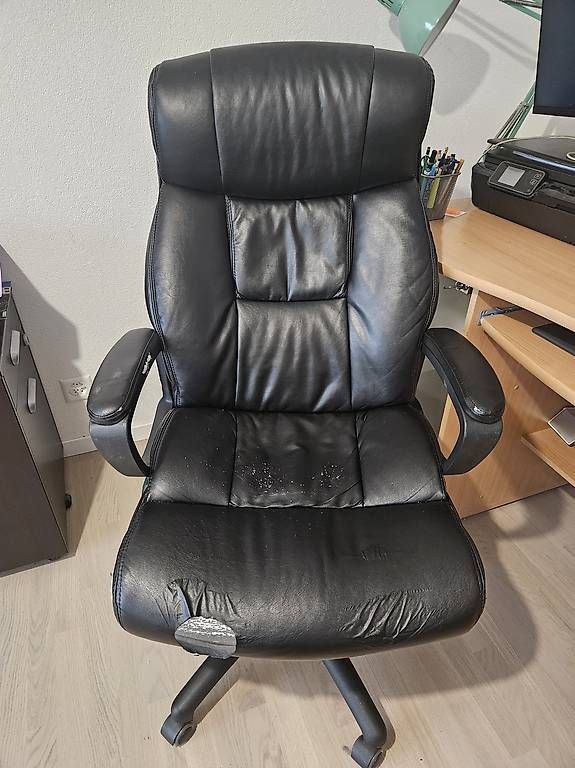 Scrivanie: Bureau + chaise – Usato da Cossonay-Ville venduto da cha_5fyz 1
