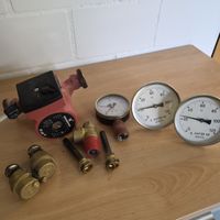 Umwälzpumpe GRUNDFOS UPS 25-40 mit 3 Messinstrumenten