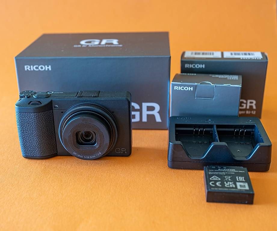 Fotocamera: RICOH GR  Monochrome – Nuovo e nell'imballaggio originale da Corcelles-Payerne venduto da Jclau2
