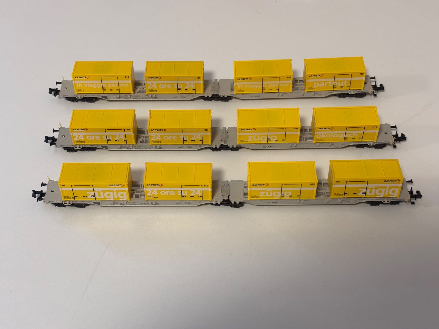 Hobbytrain Modellini di ferrovie: 3x Hobbytrain Containertragwagen 1/160 mit Post Container – Usato da Lengnau AG venduto da Chefe43 2