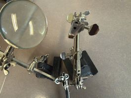 Dritte Hand mit 2 Lupen und Krokodilklemmen