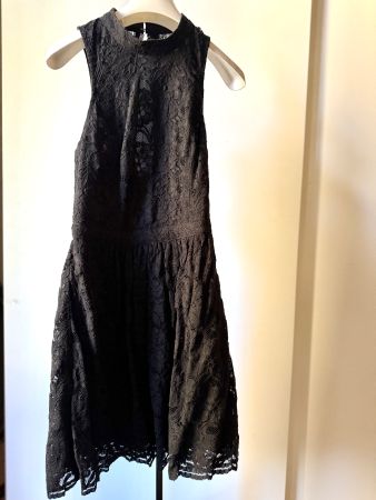 Schwarzes Spitzenkleid, Hollister XS, kaum getragen