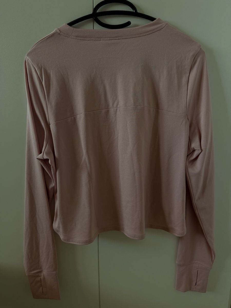 Gymshark Top: Gymshark • Long Sleeve Top – Usato da Zell LU venduto da cel_8kjj 1