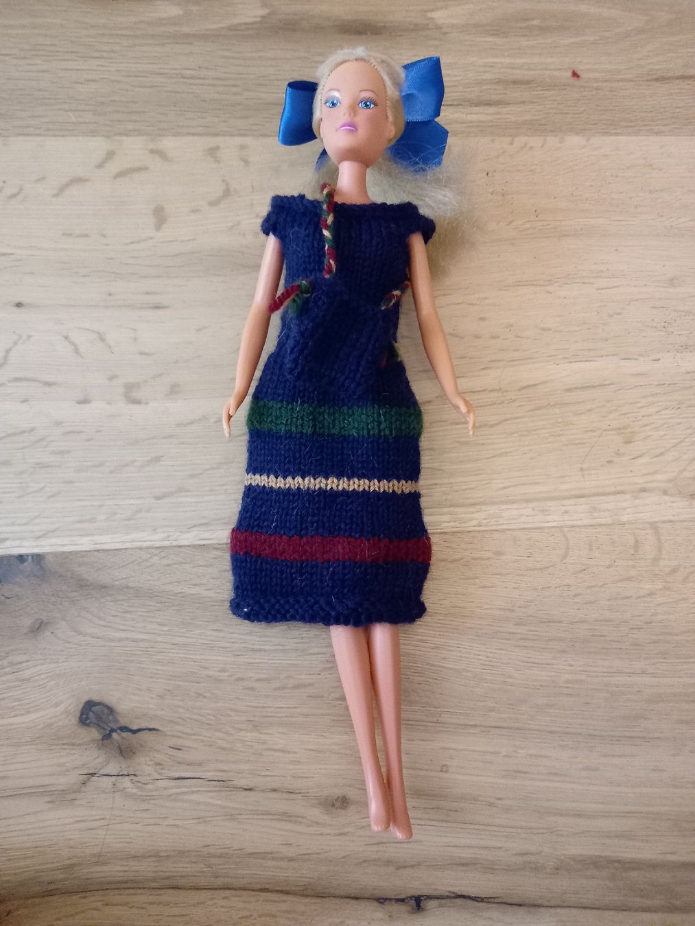 Bambole: Steffi Puppe mit selbstgestricktem Kleid und Tasche – Nuovo (secondo la descrizione) da Aarburg venduto da chregi79 2