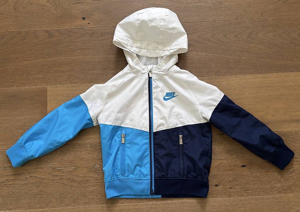 Nike Giacche & Cappotti: Nike Windjacke Kind 92-98 – Usato da Ebikon venduto da bookworm79