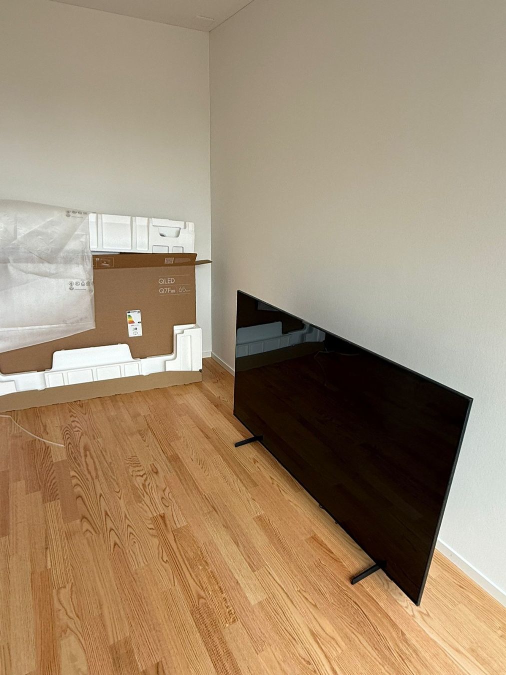 Samsung Televisori: Samsung QE65Q7FAAU NEU – Nuovo e nell'imballaggio originale da Zürich venduto da SEDRAEN 3