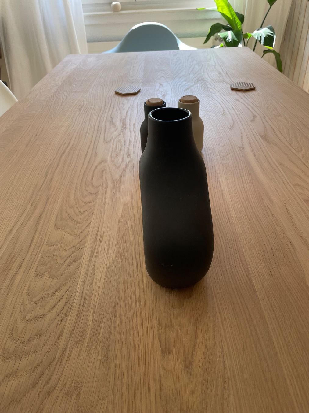 H&M Vasi & Recipienti: Steingut Vase H&M, dunkelgrau – Usato da Zürich venduto da koa_lou 1