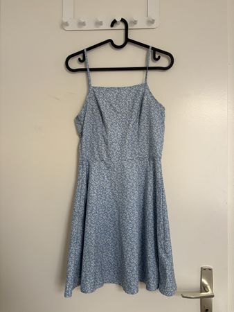 Kleid blau geblümt Grösse 34 Shein neuwertig