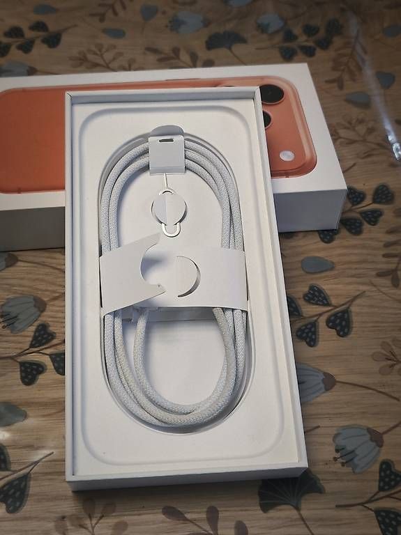 Portables: iPhone 17 pro  – D'occasion à Moghegno par giancarlo89 4