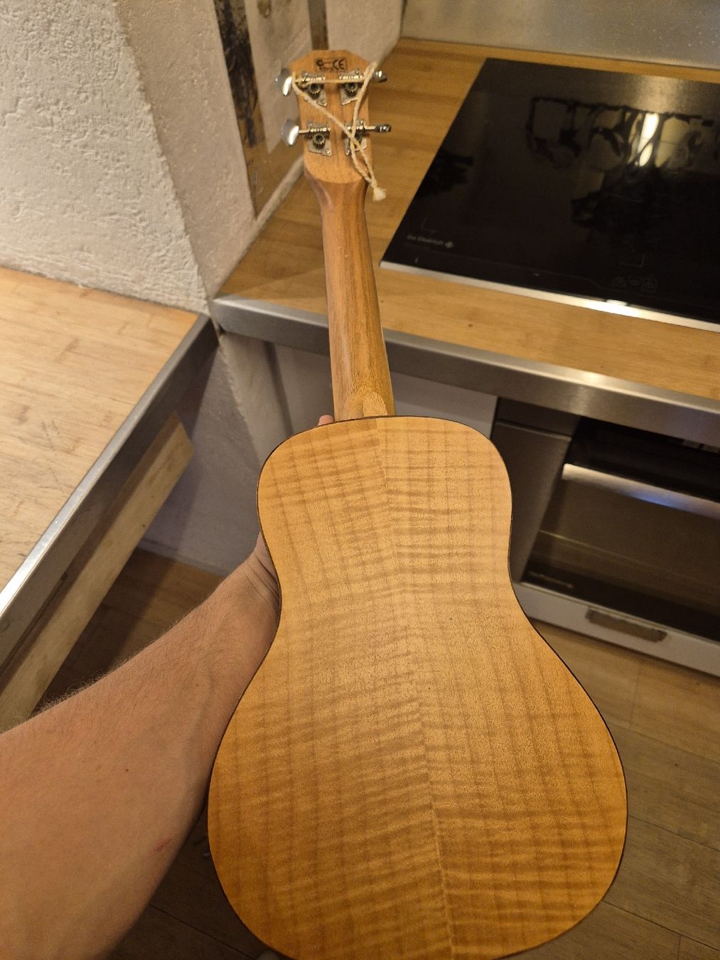 Strumenti musicali: Schöne Ukulele, guter Zustand – Nuovo (secondo la descrizione) da Diepoldsau venduto da mar_cr5t 1