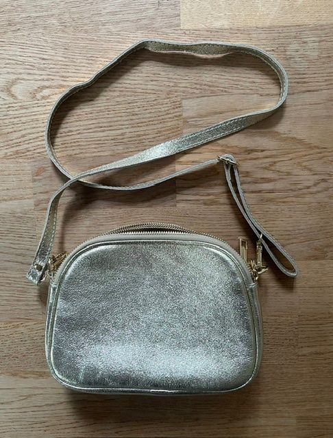 Taschen für Damen: Schöne, edle Leder-Handtsche gold – Gebraucht aus Steinmaur von Dyleila