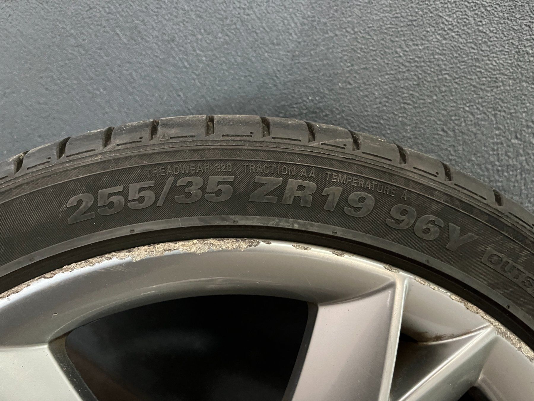 Audi Pneumatici & Ruote complete: 4 X 19 Zoll  Audi Sommerräder – Usato da Altstätten venduto da TM-Auto 4