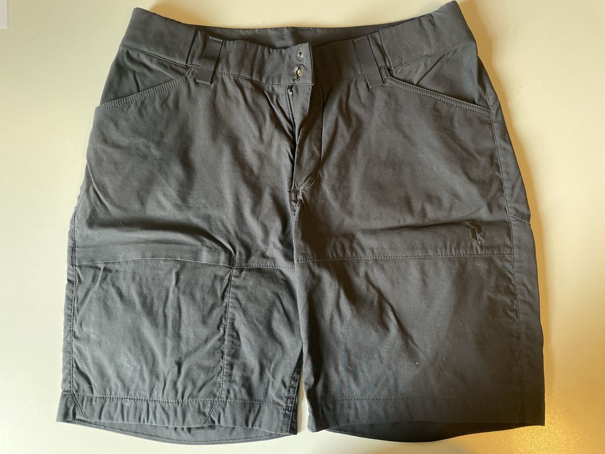 Peak Performance Hosen: Kurze schwarze Wanderhose von Peak Performance – Gebraucht aus Schmitten FR von Monei19