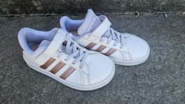 Kinderschuhe Adidas und Nike Weiss Gr. 28