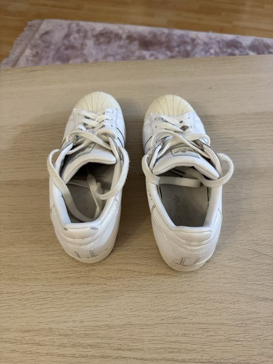 Adidas Scarpe da uomo: Baskets Adidas Superstar blanches pointure 38,5 – Usato da Lausanne venduto da Michel_Ozcan 2