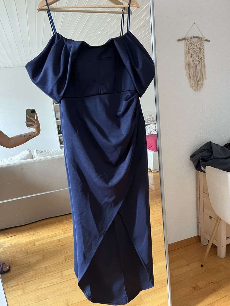 Robes: Kleid – Neuf (Voir description) à Spiez par Michaela333 1