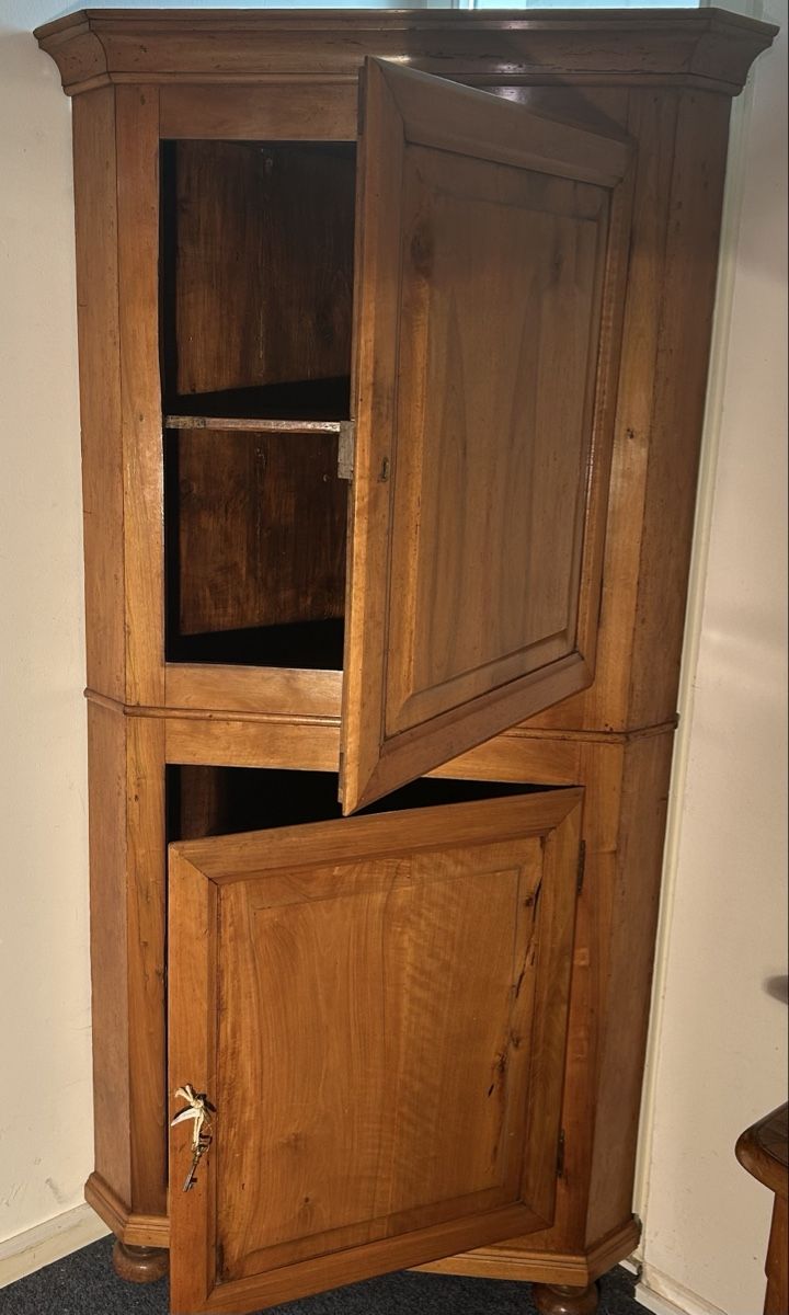 Armadi: Meuble d'angle style rustique en noyer – Usato da Belmont-Lausanne venduto da yai01 1