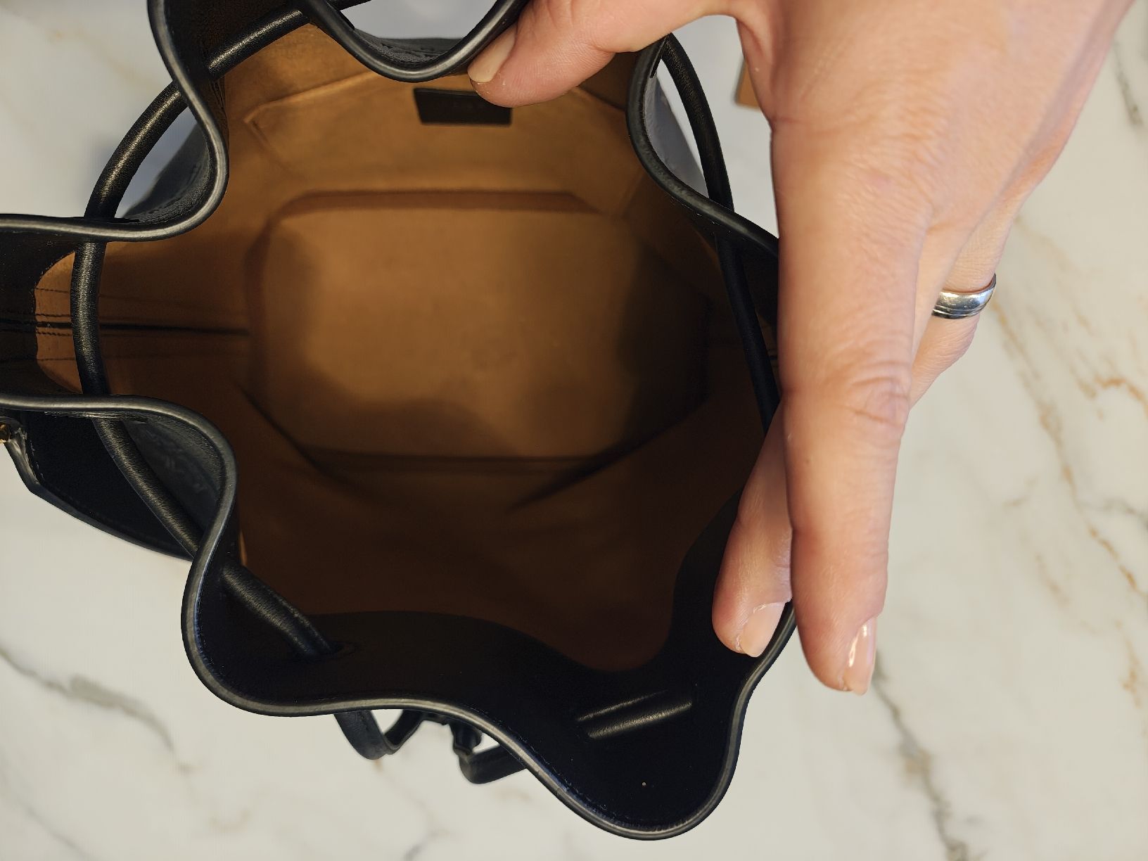 Mcm Borse da donna: MCM Beuteltasche schwarz mit Innentasche – Nuovo (secondo la descrizione) da Rütihof venduto da iva_2yts 4
