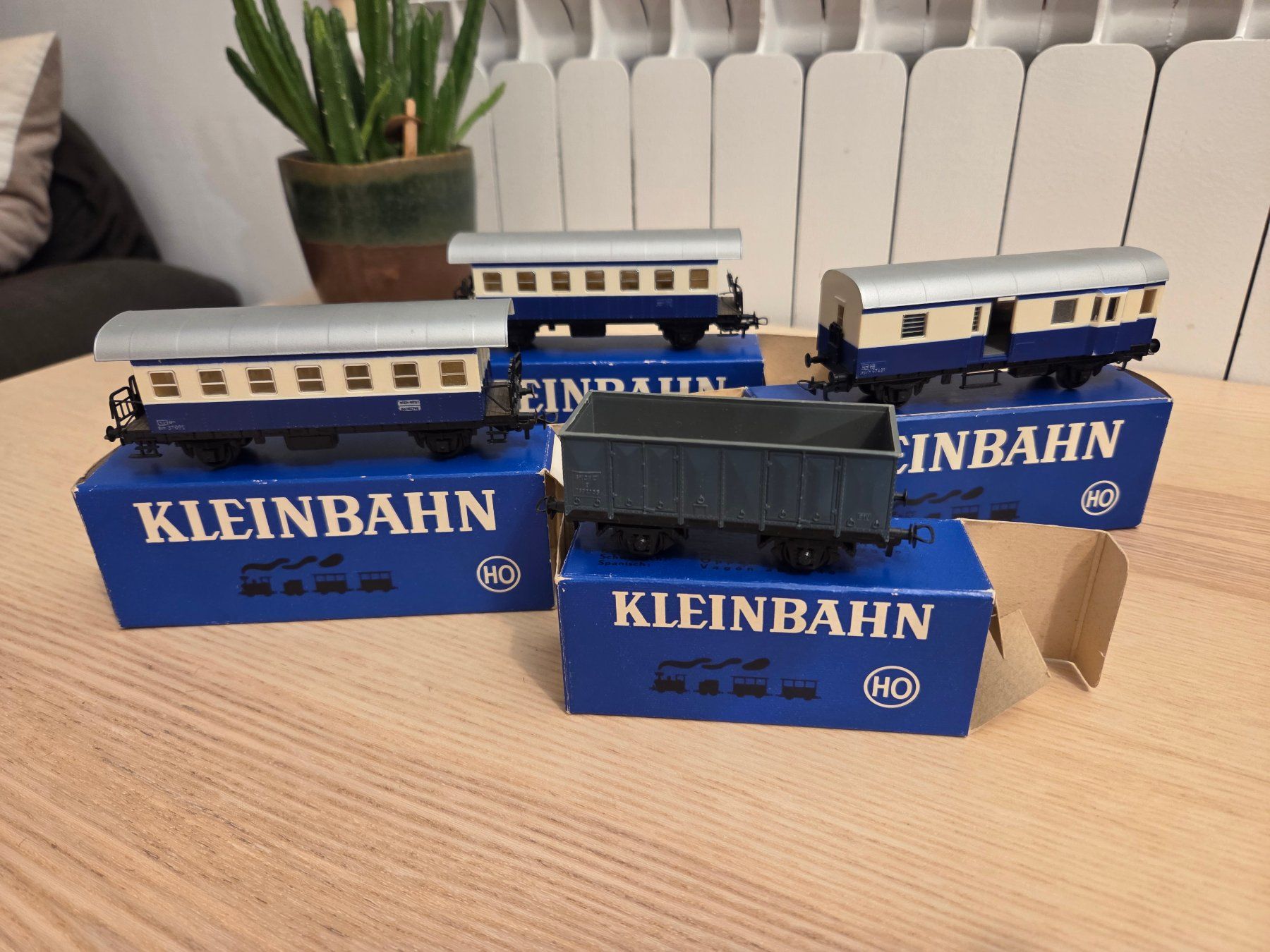 Kleinbahn Modellini di ferrovie: 9 Kleinbahn Zugwagons und Güterwagen – Nuovo (secondo la descrizione) da Appenzell Enggenh. venduto da chs_9rxk 3