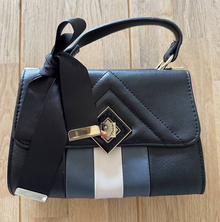 Taschen für Damen: Handtasche – Gebraucht aus Kriessern von c_n1