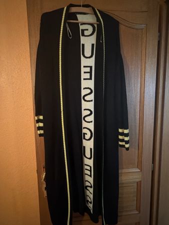 Langer Cardigan Guess schwarz weiss mit Logo Grösse M