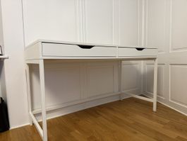 Schreibtisch weiss mit 2 Schubladen neuwertig