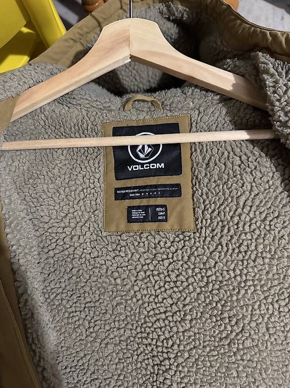 Cappotti: Vend parka hiver Volcom – Usato da La Tour-de-Peilz venduto da pmi_hzc6 1