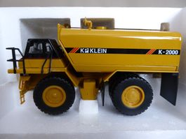 CAT 777D Off Highway Truck with Klein Water Tank 1/50