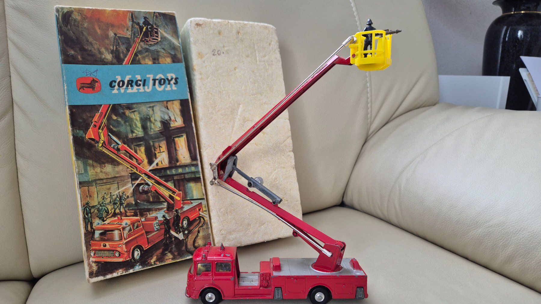 Corgi Toys Modellini d'auto: Corgi Toys MAJOR 1127 Simon Snorkel Fire Engine – Usato da Jona venduto da petzi2 2