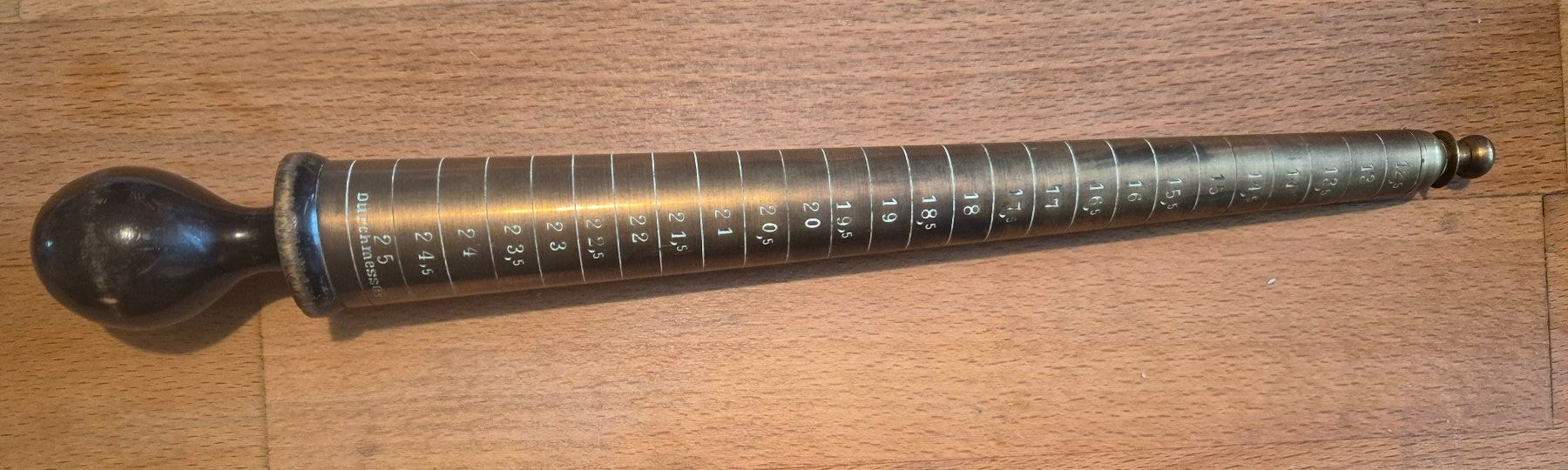 Tutti gli attrezzi: Antikes Ringmass - Ringstock - Ringmesser – Usato da Basel venduto da Kurioses