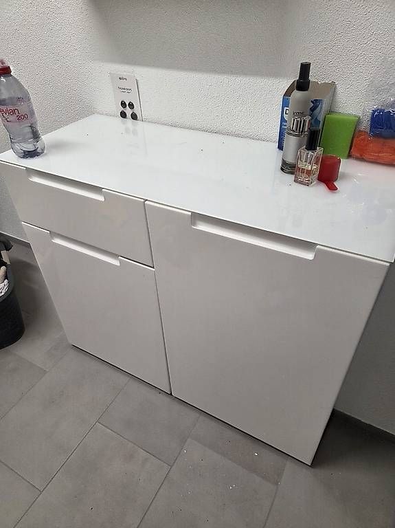 Kommoden: Kommode weiss mit Glasplatte – Gebraucht aus Lenzburg von Aylin014