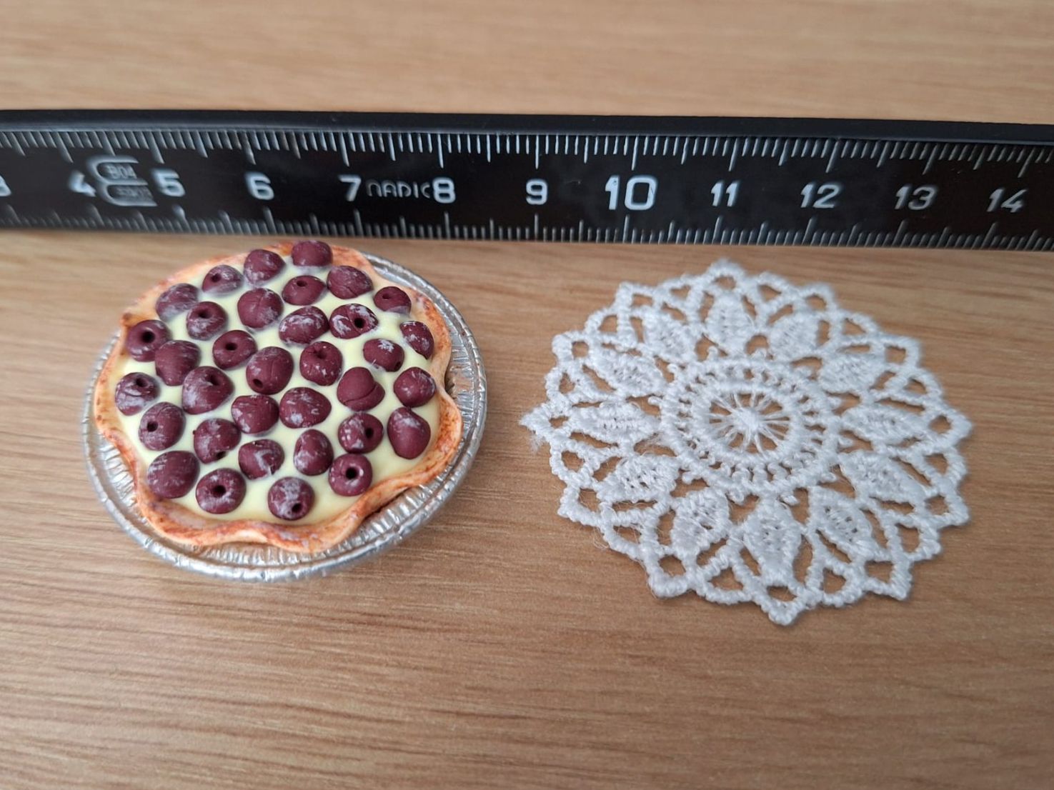 Case e mobili per bambole: Handmade Kirschenwähe 4cm – Nuovo (secondo la descrizione) da Zürich venduto da HandmadeTinyFood 1