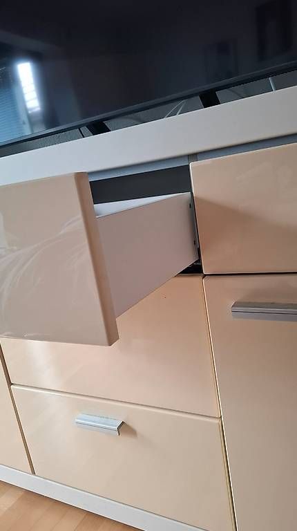 Commodes: Kommode beige/weiss – D'occasion à Wädenswil par cel_zt5w 1