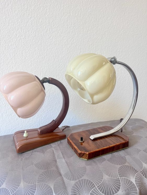 Grande lampe de table en acier chromé satiné pa